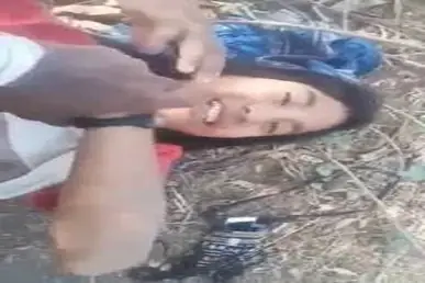 Gadis ABG Cantik Pasrah Digenjot Di Belakang Rumah