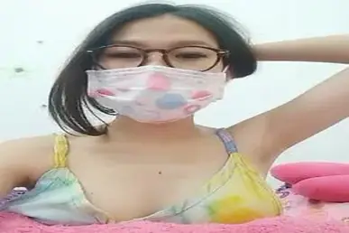 Siaran Privat Streamer Cantik Di Kamar